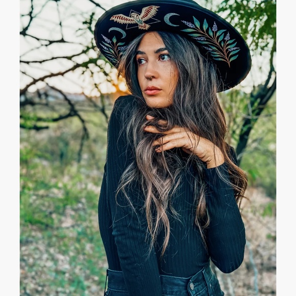 Luna Bloom Jareth Hat - Picture 2 of 3